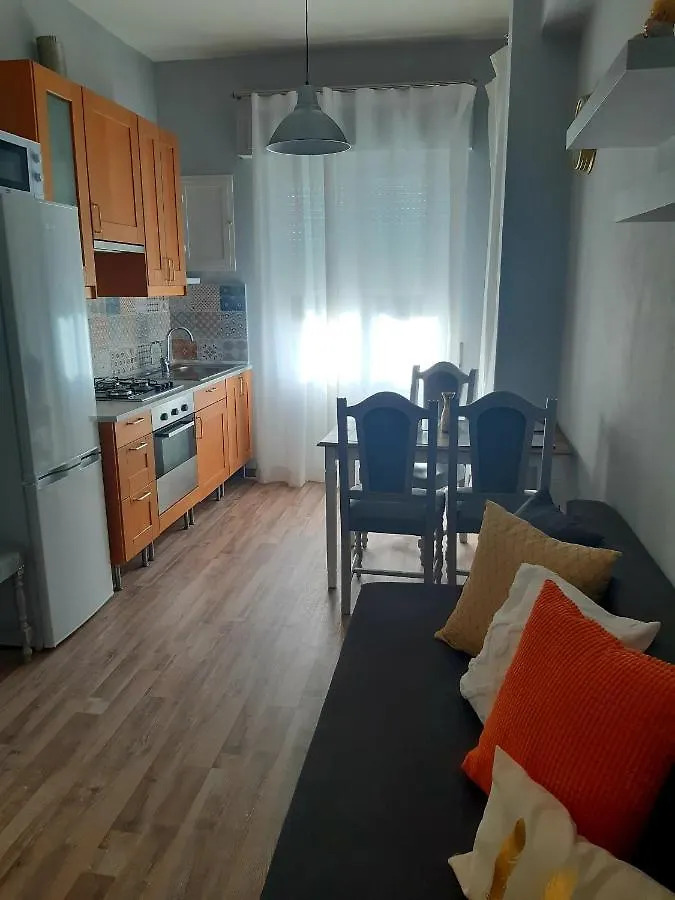 Deco & Retro Apartment La Spezia Italy